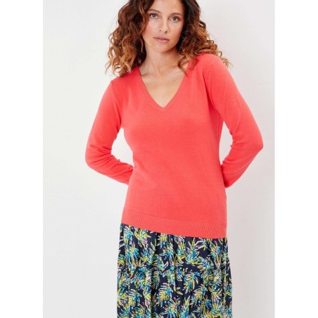 Pull col V tricot fin coloris fraise modèle Haya Marque La Fiancée